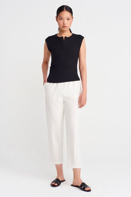 Sleeveless Ribbed Button-Front Blouse - Image 4