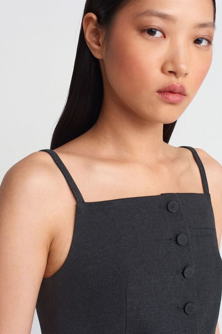 Ärmlös Blus med Fyrkantig Urringning i Crepe - Image 4