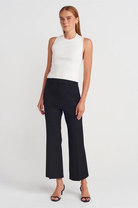 Sleeveless Cut-Out Knit Blouse - Image 3
