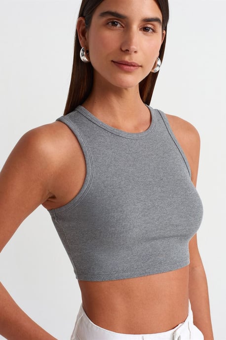 Kvinnors ribbad ärmlös crop top - Image 4