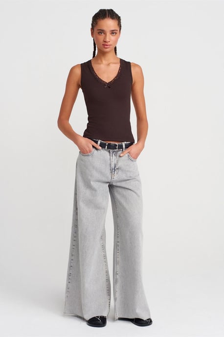 Sleeveless Lace Ribbed V-neck Blouse - Image 4