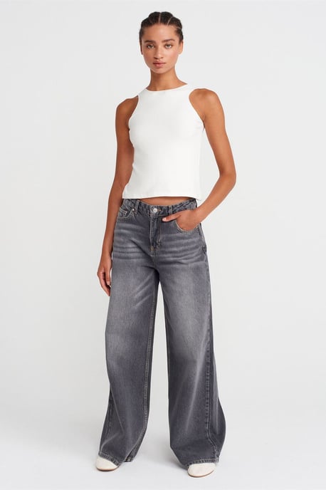 Fitted Ribbed Sleeveless Blouse - Image 3