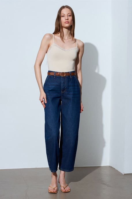 Slim Fit Sleeveless V-Neck Cami Blouse - Image 4
