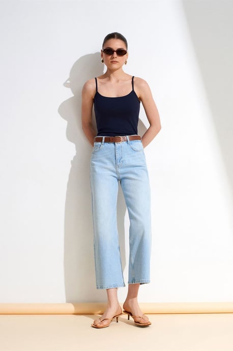 Slim-fit ärmlös blus med fyrkantig halsringning - Image 4