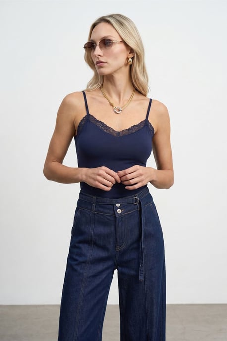 Slim Fit Mouwloze V-hals Camisole Blouse - Image 1