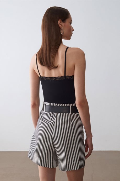 Slim Fit Ärmlös V-ringad Cami Blus - Image 2