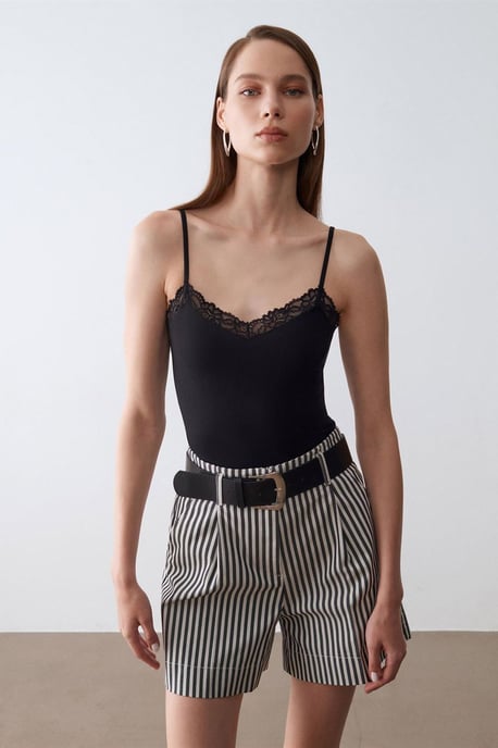 Slim Fit Ärmlös V-ringad Cami Blus - Image 4