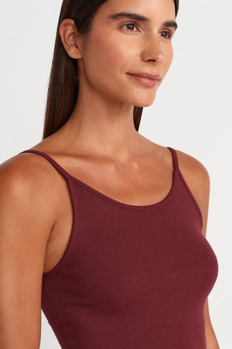 Ribbad ärmlös figurvänlig blus - Image 3