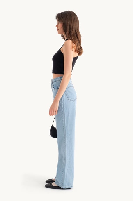 High-Waist Straight-Leg Jeans - Image 3