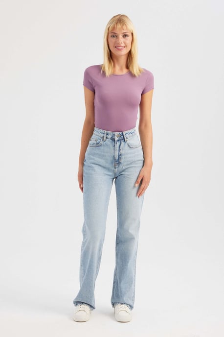 Ronde Hals Korte Mouwen Korte Crop Top met Kruisrug - Image 2