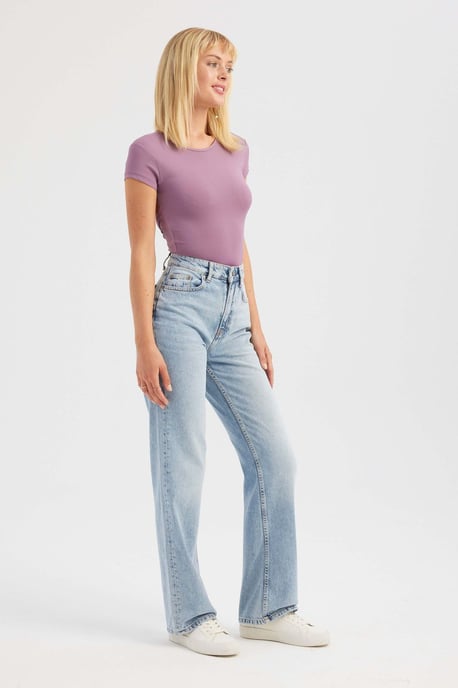 Ronde Hals Korte Mouwen Korte Crop Top met Kruisrug - Image 3