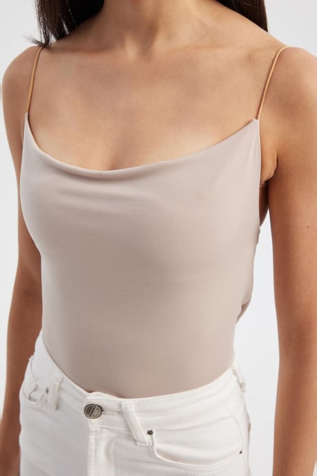 Spaghetti Strap Ruched Cami Top - Image 5