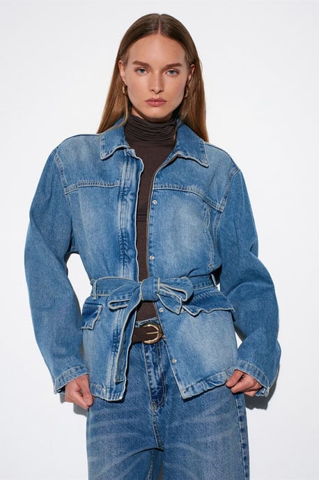 Kvinnors Denimjacka med bälte - Image 3