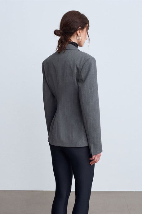 Figurformad crepe-blazer med sjalkrage - Image 3