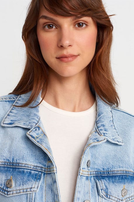 Kvinnors kort denimjacka - Image 3