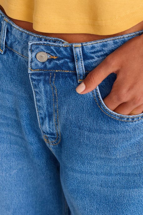 Högmidjade vida denimjeans - Image 3