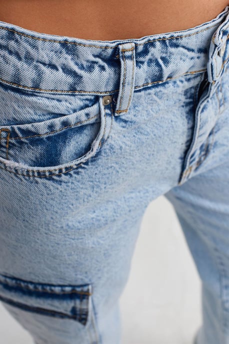 High-Waist Wide-Leg Cargo Jeans - Image 4