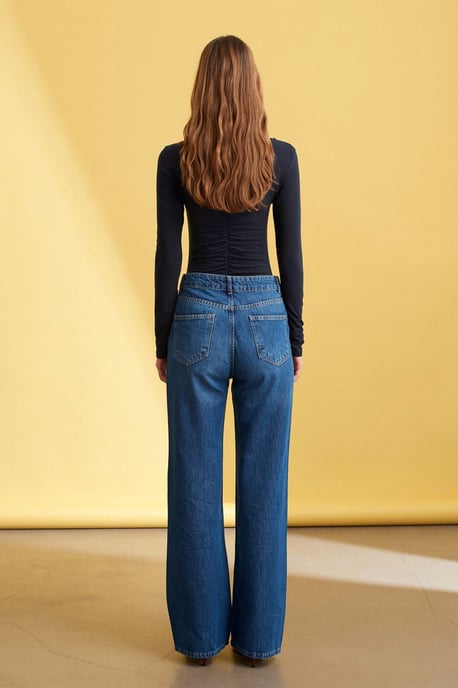 Högmidjade vida denimjeans - Image 2
