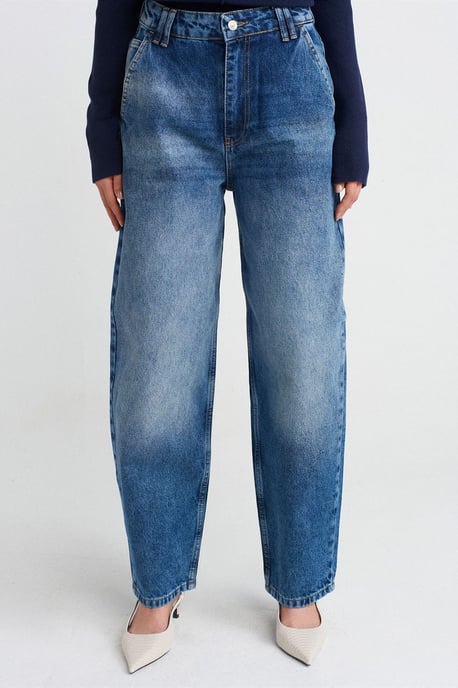 High-Waist Balloon Wide-Leg Jeans - Image 3
