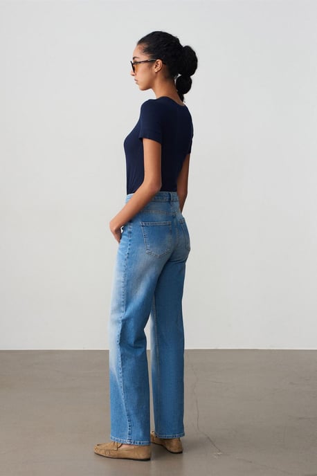 Högmidjade vida jeans - Image 2