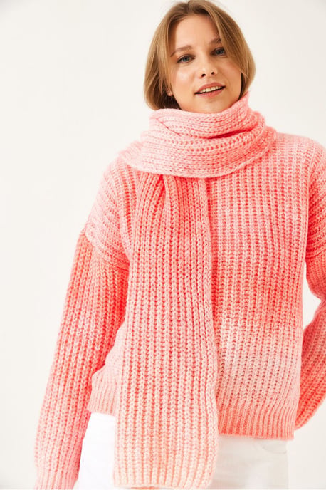 Gradient Ribbed Crew Neck Sweater - Image 4
