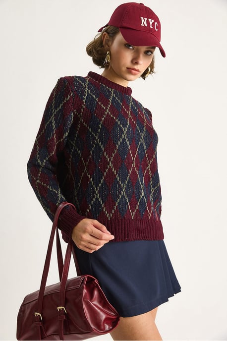 Women’s Crew Neck Knitted Sweater with Diamond Pattern - Image 2