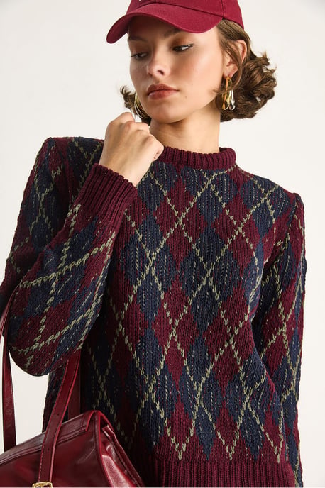 Women’s Crew Neck Knitted Sweater with Diamond Pattern - Image 3