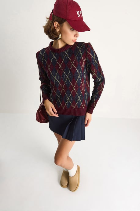 Women’s Crew Neck Knitted Sweater with Diamond Pattern - Image 6