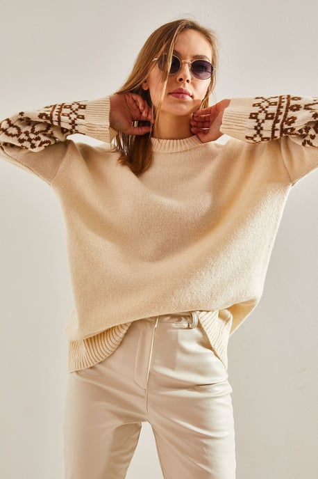Crew Neck Jacquard Knit Sweater with Embroidery - Image 4
