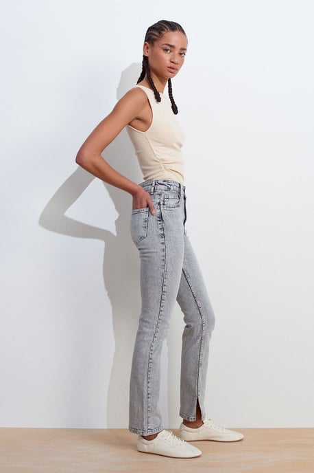 Högmidjade Slim Straight Jeans - Image 1