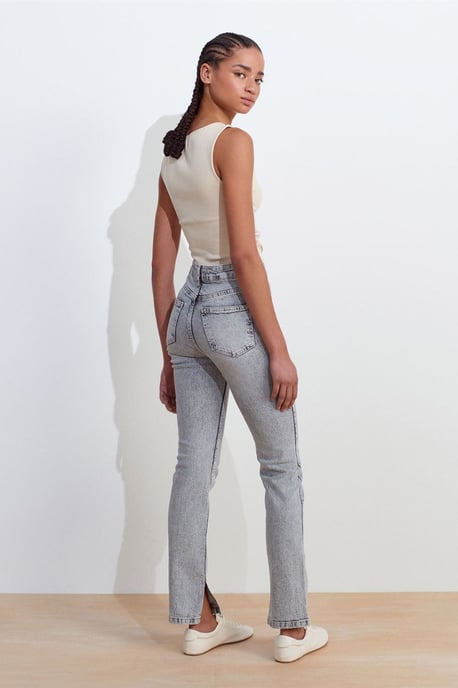 Högmidjade Slim Straight Jeans - Image 2