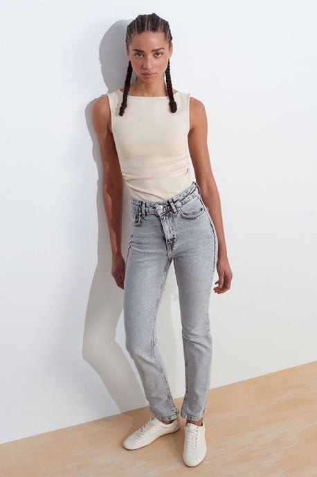 Högmidjade Slim Straight Jeans - Image 3