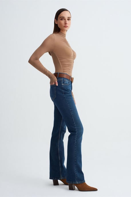 Low-Waist Straight-Leg Jeans - Image 4