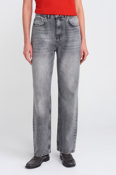 High-Waist Straight-Leg Mom Jeans - Image 3
