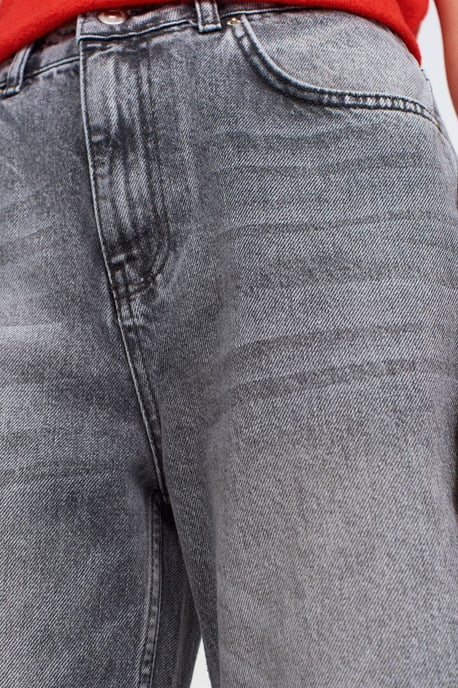 High-Waist Straight-Leg Mom Jeans - Image 4