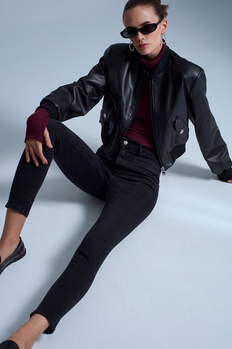 Högmidjade smala jeans - Image 2