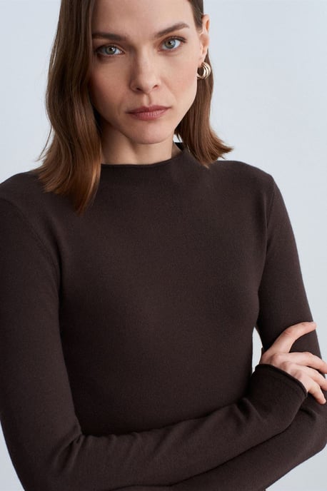 Women's Slim-fit Ribbed Half-turtleneck Sweater - Image 1