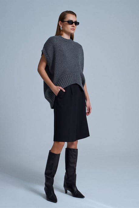 Oversized Ribbed Knit Sweater Vest - Image 5