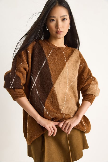 Oversized Diamond Printed Sweater - Image 4