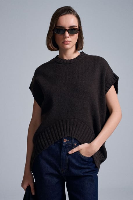 Oversized Ribbed Knit Sweater Vest - Image 1