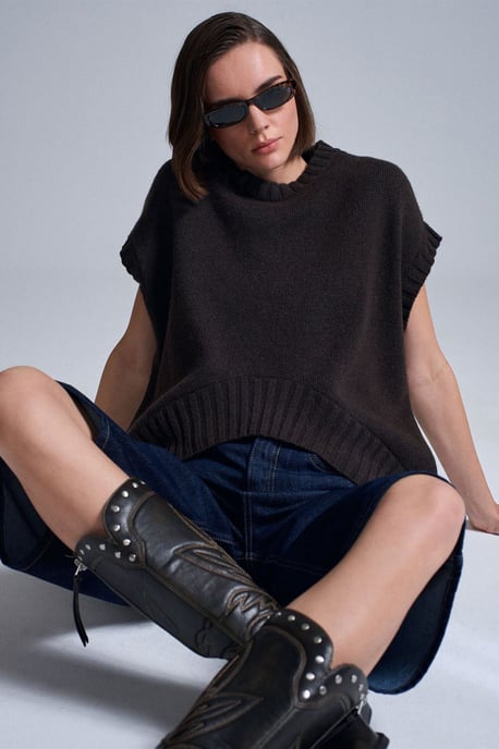Oversized Ribbed Knit Sweater Vest - Image 2