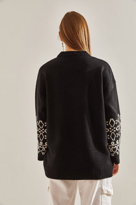 Crew Neck Jacquard Knit Sweater with Embroidery - Image 4