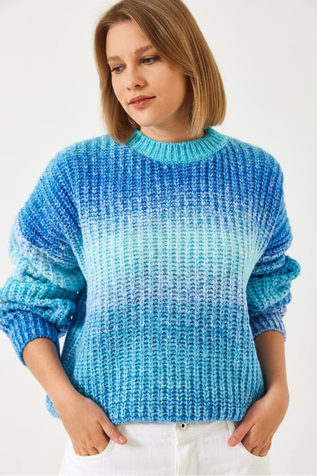 Gradient Ribbed Crew Neck Sweater - Image 3