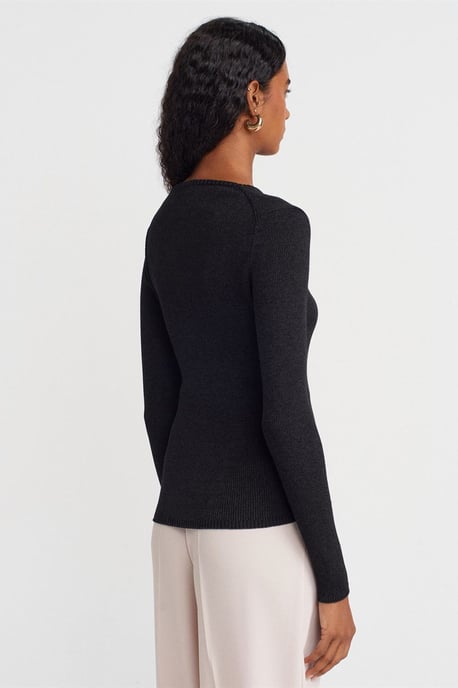 Women's Slim Fit V-Neck Ribbed Sweater - Image 2