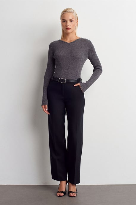 Women's Slim Fit V-Neck Ribbed Sweater - Image 5