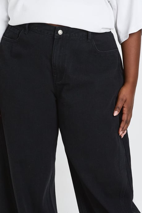 Plus Mid Waist Twisted Seam Barrel Leg Jean - Image 4