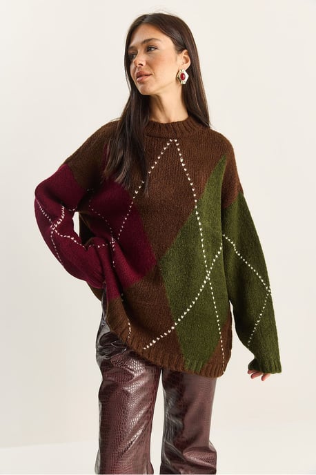 Oversized Knitted Diamond Pattern Sweater - Image 4