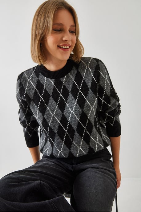 Baklava Pattern Crew Neck Knitted Sweater - Image 4