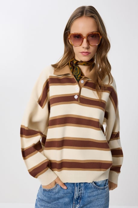 Randig sweater med polo-krage - Image 4