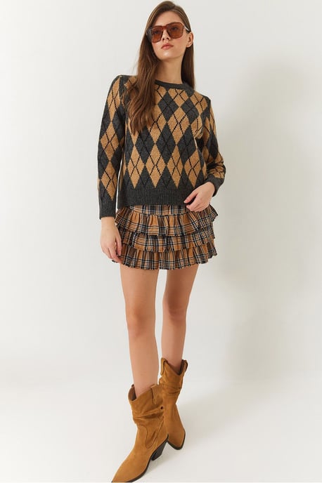 Baklava Pattern Crew Neck Knitted Sweater - Image 1